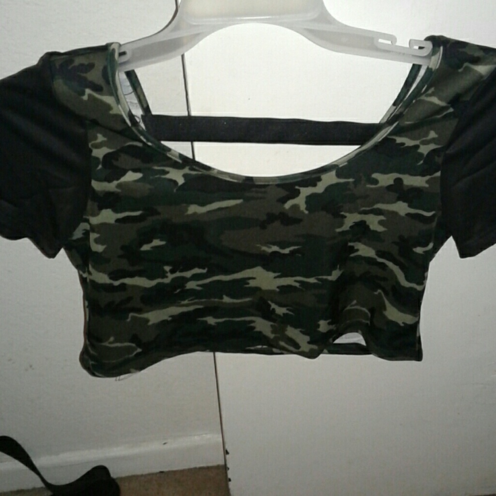 Camo crop top